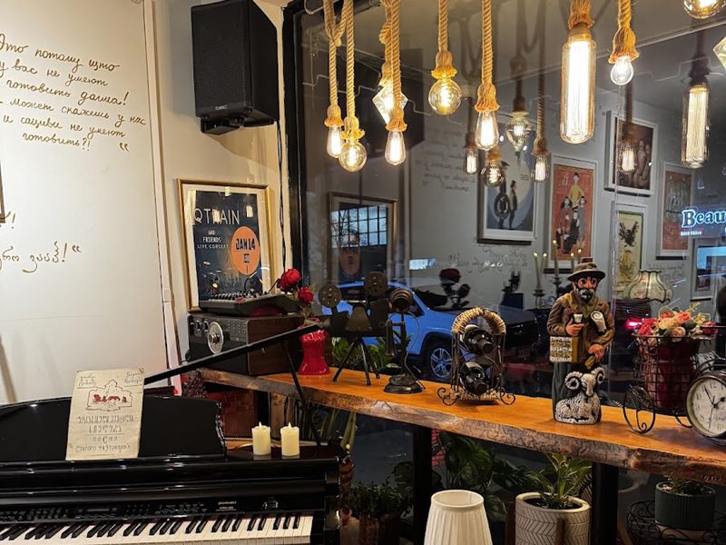 18th Ave Cafe G interior